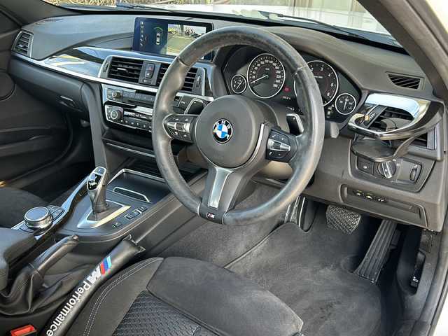 ＢＭＷ ３２０ｄ Mスポーツ 静岡県 2018(平30)年 1.9万km 白 純正ナビ/CD/DVD/Bluetooth/USB/FM/AM/フルセグ/主要装備/・コーナーセンサー　/・シートメモリー　/・純正ナビ　/・レーダークルーズコントロール　/・ＳＯＳコール　/・スマートキー　/・ステアリングリモコン　/・オートライト　/・レーンキープアシスト　/・シートヒーター　/・パワーシート　/・保証書/・LEDヘッドライト/・盗難防止装置/・横滑り防止装置/・純正アルミホイール/・