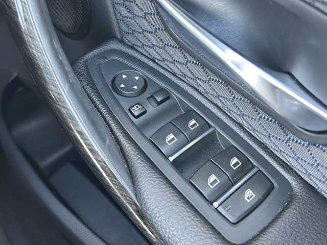 ＢＭＷ ３２０ｄ Mスポーツ 静岡県 2018(平30)年 1.9万km 白 純正ナビ/CD/DVD/Bluetooth/USB/FM/AM/フルセグ/主要装備/・コーナーセンサー　/・シートメモリー　/・純正ナビ　/・レーダークルーズコントロール　/・ＳＯＳコール　/・スマートキー　/・ステアリングリモコン　/・オートライト　/・レーンキープアシスト　/・シートヒーター　/・パワーシート　/・保証書/・LEDヘッドライト/・盗難防止装置/・横滑り防止装置/・純正アルミホイール/・