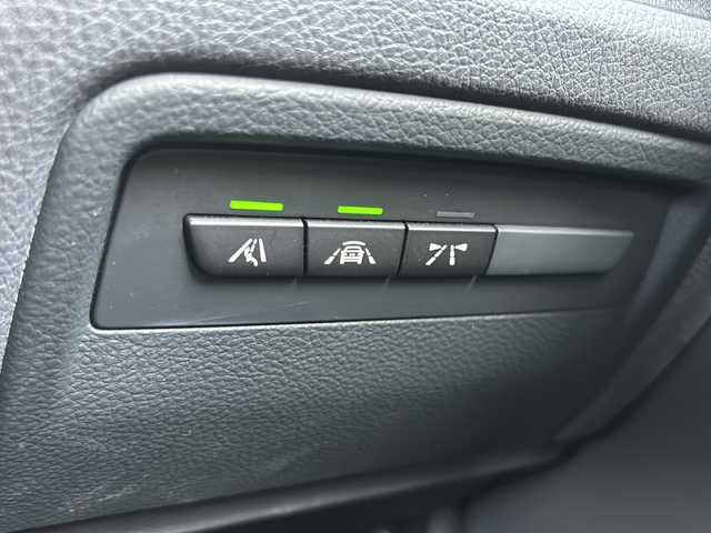 ＢＭＷ ３２０ｄ Mスポーツ 静岡県 2018(平30)年 1.9万km 白 純正ナビ/CD/DVD/Bluetooth/USB/FM/AM/フルセグ/主要装備/・コーナーセンサー　/・シートメモリー　/・純正ナビ　/・レーダークルーズコントロール　/・ＳＯＳコール　/・スマートキー　/・ステアリングリモコン　/・オートライト　/・レーンキープアシスト　/・シートヒーター　/・パワーシート　/・保証書/・LEDヘッドライト/・盗難防止装置/・横滑り防止装置/・純正アルミホイール/・