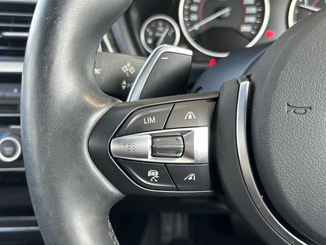 ＢＭＷ ３２０ｄ Mスポーツ 静岡県 2018(平30)年 1.9万km 白 純正ナビ/CD/DVD/Bluetooth/USB/FM/AM/フルセグ/主要装備/・コーナーセンサー　/・シートメモリー　/・純正ナビ　/・レーダークルーズコントロール　/・ＳＯＳコール　/・スマートキー　/・ステアリングリモコン　/・オートライト　/・レーンキープアシスト　/・シートヒーター　/・パワーシート　/・保証書/・LEDヘッドライト/・盗難防止装置/・横滑り防止装置/・純正アルミホイール/・