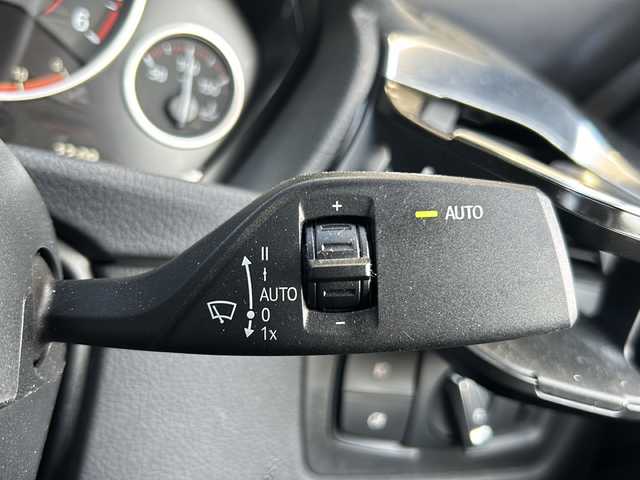 ＢＭＷ ３２０ｄ Mスポーツ 静岡県 2018(平30)年 1.9万km 白 純正ナビ/CD/DVD/Bluetooth/USB/FM/AM/フルセグ/主要装備/・コーナーセンサー　/・シートメモリー　/・純正ナビ　/・レーダークルーズコントロール　/・ＳＯＳコール　/・スマートキー　/・ステアリングリモコン　/・オートライト　/・レーンキープアシスト　/・シートヒーター　/・パワーシート　/・保証書/・LEDヘッドライト/・盗難防止装置/・横滑り防止装置/・純正アルミホイール/・