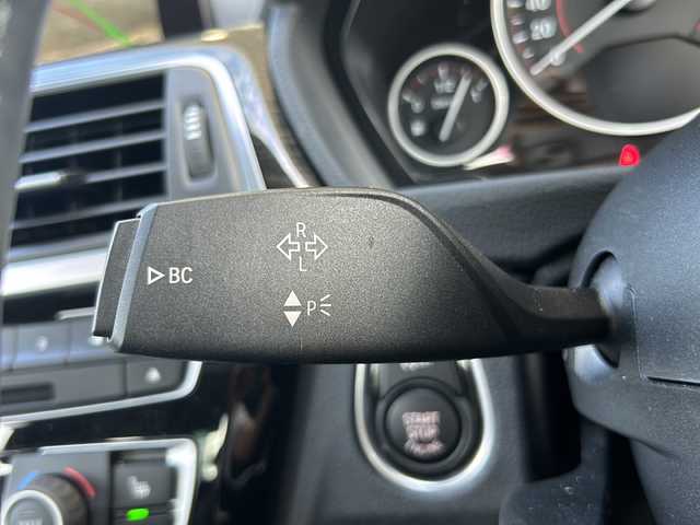 ＢＭＷ ３２０ｄ Mスポーツ 静岡県 2018(平30)年 1.9万km 白 純正ナビ/CD/DVD/Bluetooth/USB/FM/AM/フルセグ/主要装備/・コーナーセンサー　/・シートメモリー　/・純正ナビ　/・レーダークルーズコントロール　/・ＳＯＳコール　/・スマートキー　/・ステアリングリモコン　/・オートライト　/・レーンキープアシスト　/・シートヒーター　/・パワーシート　/・保証書/・LEDヘッドライト/・盗難防止装置/・横滑り防止装置/・純正アルミホイール/・