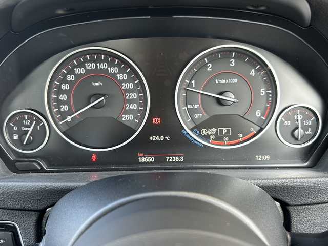 ＢＭＷ ３２０ｄ Mスポーツ 静岡県 2018(平30)年 1.9万km 白 純正ナビ/CD/DVD/Bluetooth/USB/FM/AM/フルセグ/主要装備/・コーナーセンサー　/・シートメモリー　/・純正ナビ　/・レーダークルーズコントロール　/・ＳＯＳコール　/・スマートキー　/・ステアリングリモコン　/・オートライト　/・レーンキープアシスト　/・シートヒーター　/・パワーシート　/・保証書/・LEDヘッドライト/・盗難防止装置/・横滑り防止装置/・純正アルミホイール/・