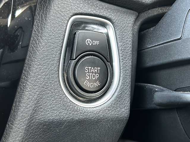 ＢＭＷ ３２０ｄ Mスポーツ 静岡県 2018(平30)年 1.9万km 白 純正ナビ/CD/DVD/Bluetooth/USB/FM/AM/フルセグ/主要装備/・コーナーセンサー　/・シートメモリー　/・純正ナビ　/・レーダークルーズコントロール　/・ＳＯＳコール　/・スマートキー　/・ステアリングリモコン　/・オートライト　/・レーンキープアシスト　/・シートヒーター　/・パワーシート　/・保証書/・LEDヘッドライト/・盗難防止装置/・横滑り防止装置/・純正アルミホイール/・