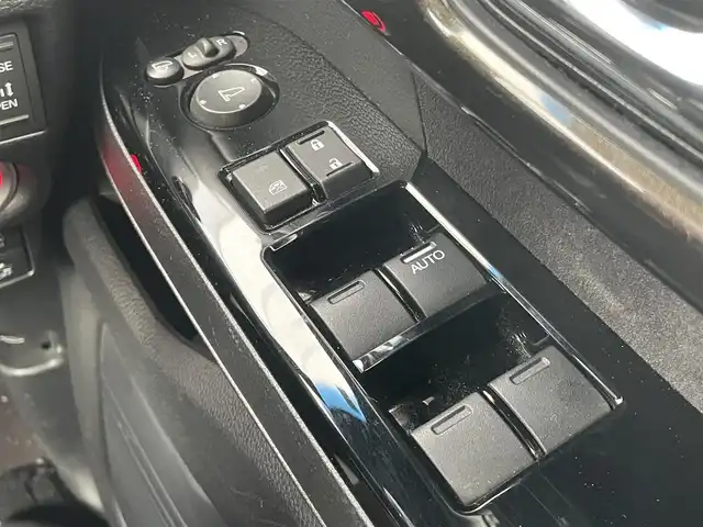 ホンダ Ｎ ＢＯＸ カスタム G L ホンダセンシング 千葉県 2018(平30)年 2.6万km クリスタルブラックパール 純正7インチSDナビ/(Bluetooth/ワンセグTV/SD/CD再生)/ホンダセンシング/-衝突軽減ブレーキ/-アダプティブクルーズコントロール/-車線維持支援システム/-オートハイビーム/両側パワースライドドア/ETC/バックカメラ/前後コーナーセンサー/LEDオートライト/プッシュスタート/スマートキー/ドアバイザー/ステアリングリモコン/アイドリングストップ