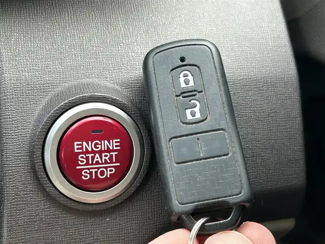 ホンダ Ｎ ＯＮＥ G 埼玉県 2014(平26)年 1.9万km スマートブラック 登録時18613km/純正Gathersナビ（/FM/AM/BT）/純正フロアマット/バックカメラ/ドアバイザー/アイドリングストップシステム/HIDヘッドランプ/オートライト/プッシュスタート/スマートキー/保証書/取扱説明書