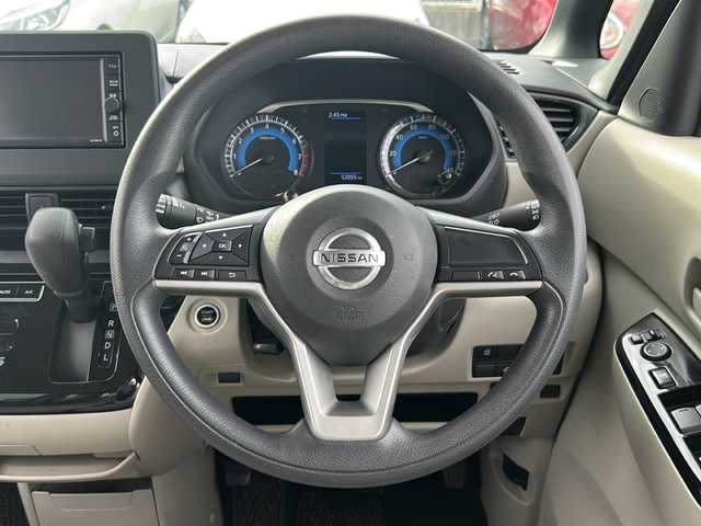 日産 ルークス X 千葉県 2020(令2)年 5.2万km ホワイトパール 純正メモリナビ（MJ120D-W）/BlueTooth接続/フルセグテレビ/CD/SD/AM/FM/バックカメラ/アラウンドビューモニター/片側パワースライドドア/ハンズフリースライドドア/アイドリングストップ/ドアバイザー/プッシュスタート/スマートキー/オートライト/オートハイビーム/ベンチシート/純正フロアマット/取扱説明書/保証書