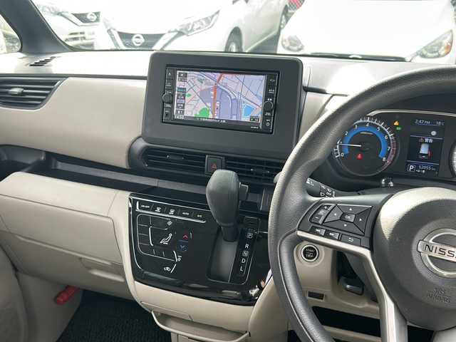 日産 ルークス X 千葉県 2020(令2)年 5.2万km ホワイトパール 純正メモリナビ（MJ120D-W）/BlueTooth接続/フルセグテレビ/CD/SD/AM/FM/バックカメラ/アラウンドビューモニター/片側パワースライドドア/ハンズフリースライドドア/アイドリングストップ/ドアバイザー/プッシュスタート/スマートキー/オートライト/オートハイビーム/ベンチシート/純正フロアマット/取扱説明書/保証書