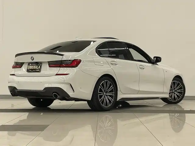 ＢＭＷ ３２０ｉ Mスポーツ 岡山県 2019(令1)年 4万km アルピンホワイトⅢ サンルーフ/コンフォートパッケージ/ドライビングアシストプロフェッショナル/アンビエントライト/アダプティブLEDヘッドライト/純正18インチアルミ/純正ナビ/Ｒカメラ/ワイヤレスチャージ/ACC/Msｐ専用シート/Msp専用ハンドル/Msp専用ドア汁プレート/F/S/TRスポイラー/ブラックキドニーグリル/PDC/ブレーキＡＨ/ライトカーペット/純正フロアマット/パワーテールゲート