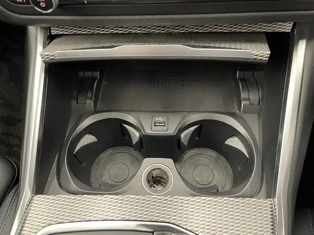 ＢＭＷ ３２０ｉ Mスポーツ 岡山県 2019(令1)年 4万km アルピンホワイトⅢ サンルーフ/コンフォートパッケージ/ドライビングアシストプロフェッショナル/アンビエントライト/アダプティブLEDヘッドライト/純正18インチアルミ/純正ナビ/Ｒカメラ/ワイヤレスチャージ/ACC/Msｐ専用シート/Msp専用ハンドル/Msp専用ドア汁プレート/F/S/TRスポイラー/ブラックキドニーグリル/PDC/ブレーキＡＨ/ライトカーペット/純正フロアマット/パワーテールゲート