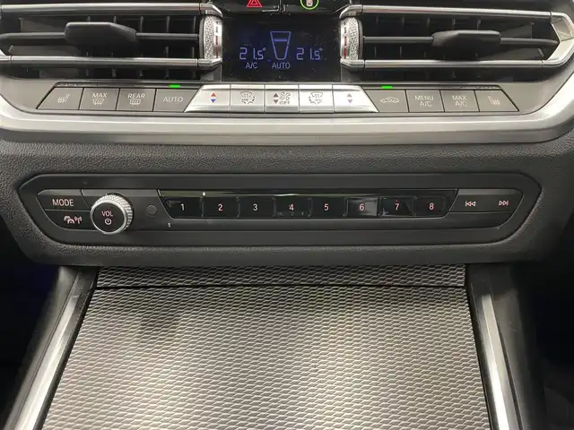 ＢＭＷ ３２０ｉ Mスポーツ 岡山県 2019(令1)年 4万km アルピンホワイトⅢ サンルーフ/コンフォートパッケージ/ドライビングアシストプロフェッショナル/アンビエントライト/アダプティブLEDヘッドライト/純正18インチアルミ/純正ナビ/Ｒカメラ/ワイヤレスチャージ/ACC/Msｐ専用シート/Msp専用ハンドル/Msp専用ドア汁プレート/F/S/TRスポイラー/ブラックキドニーグリル/PDC/ブレーキＡＨ/ライトカーペット/純正フロアマット/パワーテールゲート