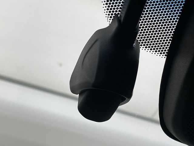 ホンダ ヴェゼル ハイブリッド RS ホンダセンシング 愛媛県 2021(令3)年 3.8万km プラチナホワイトパール 純正8型ナビ（VXM-205VFEi)/DVD　Bluetooth/前後ドライブレコーダー　/シートヒーター　/ビルドインETC/Honda SENSING（衝突軽減ブレーキ〈CMBS〉、誤発進抑制機能、歩行者事故低減ステアリング、/路外逸脱抑制機能、ACC〈アダプティブ・クルーズ・コントロール〉、LKAS〈車線維持支援システム〉、/先行車発進お知らせ機能、標識認識機能）/コンビシート＆専用インテリア【ウルトラスエート】/ボディーロアーガーニッシュ（RS仕様）/（フロントバンパーロアーガーニッシュ、サイドシルガーニッシュ、/リアバンパーロアーガーニッシュ、ホイールアーチプロテクター）