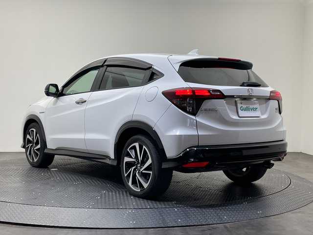 ホンダ ヴェゼル ハイブリッド RS ホンダセンシング 愛媛県 2021(令3)年 3.8万km プラチナホワイトパール 純正8型ナビ（VXM-205VFEi)/DVD　Bluetooth/前後ドライブレコーダー　/シートヒーター　/ビルドインETC/Honda SENSING（衝突軽減ブレーキ〈CMBS〉、誤発進抑制機能、歩行者事故低減ステアリング、/路外逸脱抑制機能、ACC〈アダプティブ・クルーズ・コントロール〉、LKAS〈車線維持支援システム〉、/先行車発進お知らせ機能、標識認識機能）/コンビシート＆専用インテリア【ウルトラスエート】/ボディーロアーガーニッシュ（RS仕様）/（フロントバンパーロアーガーニッシュ、サイドシルガーニッシュ、/リアバンパーロアーガーニッシュ、ホイールアーチプロテクター）