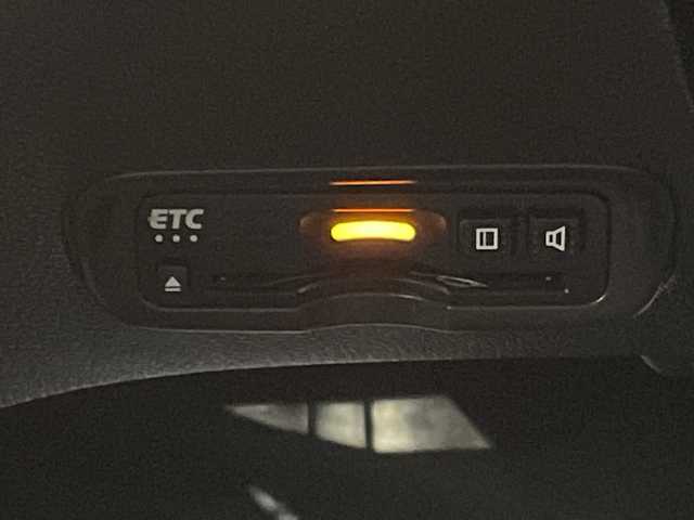 ホンダ ヴェゼル ハイブリッド RS ホンダセンシング 愛媛県 2021(令3)年 3.8万km プラチナホワイトパール 純正8型ナビ（VXM-205VFEi)/DVD　Bluetooth/前後ドライブレコーダー　/シートヒーター　/ビルドインETC/Honda SENSING（衝突軽減ブレーキ〈CMBS〉、誤発進抑制機能、歩行者事故低減ステアリング、/路外逸脱抑制機能、ACC〈アダプティブ・クルーズ・コントロール〉、LKAS〈車線維持支援システム〉、/先行車発進お知らせ機能、標識認識機能）/コンビシート＆専用インテリア【ウルトラスエート】/ボディーロアーガーニッシュ（RS仕様）/（フロントバンパーロアーガーニッシュ、サイドシルガーニッシュ、/リアバンパーロアーガーニッシュ、ホイールアーチプロテクター）