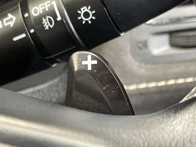 ホンダ ヴェゼル ハイブリッド RS ホンダセンシング 愛媛県 2021(令3)年 3.8万km プラチナホワイトパール 純正8型ナビ（VXM-205VFEi)/DVD　Bluetooth/前後ドライブレコーダー　/シートヒーター　/ビルドインETC/Honda SENSING（衝突軽減ブレーキ〈CMBS〉、誤発進抑制機能、歩行者事故低減ステアリング、/路外逸脱抑制機能、ACC〈アダプティブ・クルーズ・コントロール〉、LKAS〈車線維持支援システム〉、/先行車発進お知らせ機能、標識認識機能）/コンビシート＆専用インテリア【ウルトラスエート】/ボディーロアーガーニッシュ（RS仕様）/（フロントバンパーロアーガーニッシュ、サイドシルガーニッシュ、/リアバンパーロアーガーニッシュ、ホイールアーチプロテクター）