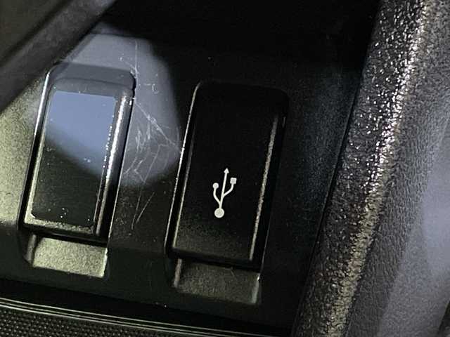 ホンダ ヴェゼル ハイブリッド RS ホンダセンシング 愛媛県 2021(令3)年 3.8万km プラチナホワイトパール 純正8型ナビ（VXM-205VFEi)/DVD　Bluetooth/前後ドライブレコーダー　/シートヒーター　/ビルドインETC/Honda SENSING（衝突軽減ブレーキ〈CMBS〉、誤発進抑制機能、歩行者事故低減ステアリング、/路外逸脱抑制機能、ACC〈アダプティブ・クルーズ・コントロール〉、LKAS〈車線維持支援システム〉、/先行車発進お知らせ機能、標識認識機能）/コンビシート＆専用インテリア【ウルトラスエート】/ボディーロアーガーニッシュ（RS仕様）/（フロントバンパーロアーガーニッシュ、サイドシルガーニッシュ、/リアバンパーロアーガーニッシュ、ホイールアーチプロテクター）