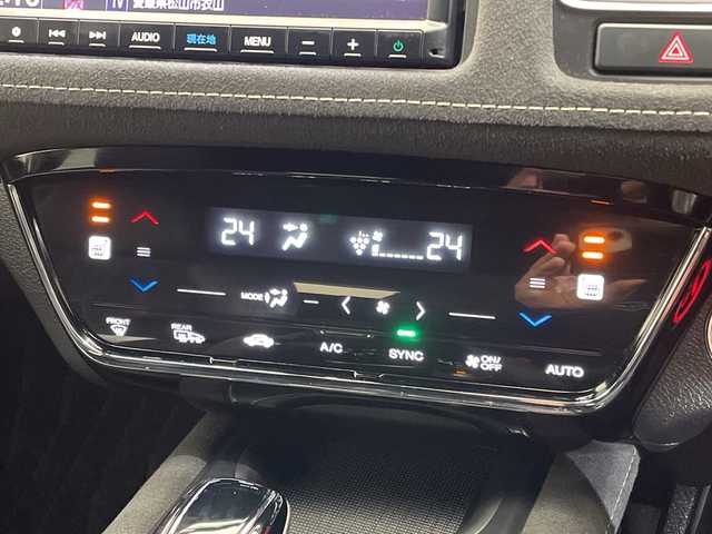 ホンダ ヴェゼル ハイブリッド RS ホンダセンシング 愛媛県 2021(令3)年 3.8万km プラチナホワイトパール 純正8型ナビ（VXM-205VFEi)/DVD　Bluetooth/前後ドライブレコーダー　/シートヒーター　/ビルドインETC/Honda SENSING（衝突軽減ブレーキ〈CMBS〉、誤発進抑制機能、歩行者事故低減ステアリング、/路外逸脱抑制機能、ACC〈アダプティブ・クルーズ・コントロール〉、LKAS〈車線維持支援システム〉、/先行車発進お知らせ機能、標識認識機能）/コンビシート＆専用インテリア【ウルトラスエート】/ボディーロアーガーニッシュ（RS仕様）/（フロントバンパーロアーガーニッシュ、サイドシルガーニッシュ、/リアバンパーロアーガーニッシュ、ホイールアーチプロテクター）