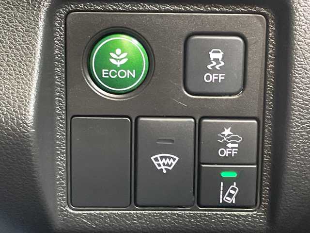 ホンダ ヴェゼル ハイブリッド RS ホンダセンシング 愛媛県 2021(令3)年 3.8万km プラチナホワイトパール 純正8型ナビ（VXM-205VFEi)/DVD　Bluetooth/前後ドライブレコーダー　/シートヒーター　/ビルドインETC/Honda SENSING（衝突軽減ブレーキ〈CMBS〉、誤発進抑制機能、歩行者事故低減ステアリング、/路外逸脱抑制機能、ACC〈アダプティブ・クルーズ・コントロール〉、LKAS〈車線維持支援システム〉、/先行車発進お知らせ機能、標識認識機能）/コンビシート＆専用インテリア【ウルトラスエート】/ボディーロアーガーニッシュ（RS仕様）/（フロントバンパーロアーガーニッシュ、サイドシルガーニッシュ、/リアバンパーロアーガーニッシュ、ホイールアーチプロテクター）