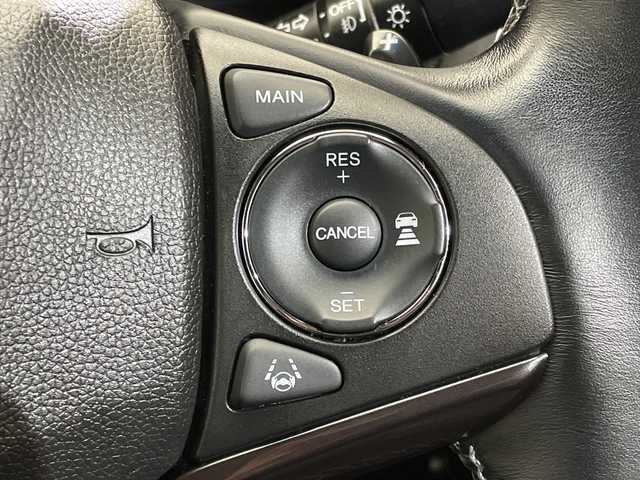 ホンダ ヴェゼル ハイブリッド RS ホンダセンシング 愛媛県 2021(令3)年 3.8万km プラチナホワイトパール 純正8型ナビ（VXM-205VFEi)/DVD　Bluetooth/前後ドライブレコーダー　/シートヒーター　/ビルドインETC/Honda SENSING（衝突軽減ブレーキ〈CMBS〉、誤発進抑制機能、歩行者事故低減ステアリング、/路外逸脱抑制機能、ACC〈アダプティブ・クルーズ・コントロール〉、LKAS〈車線維持支援システム〉、/先行車発進お知らせ機能、標識認識機能）/コンビシート＆専用インテリア【ウルトラスエート】/ボディーロアーガーニッシュ（RS仕様）/（フロントバンパーロアーガーニッシュ、サイドシルガーニッシュ、/リアバンパーロアーガーニッシュ、ホイールアーチプロテクター）