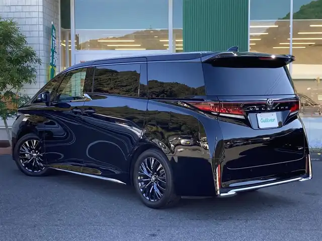 トヨタ ヴェルファイア ハイブリット Z プレミア 愛媛県 2023(令5)年 1.7万km ブラック メーカーオプションナビ/・フルセグTV/UBS/Bluetooth/置くだけ充電/全方位モニター/・バック/フロントカメラ/フリップダウンモニター/サンルーフ/両側パワースライドドア/ユニバーサルステップ/パワーバックドア/2列目電動サンシェード/デジタルインナーミラー/茶革シート/・D/Nパワーシート/・Dメモリーシート/・全席シートヒーター/エアーシート/・2列目電動リクライニング/オットマンシート/ステアリングヒーター/ETC2.0/パドルシフト/衝突軽減ブレーキ/レーンキープアシスト/レーダークルーズコントロール/クリアランスソナー/パーキングサポートブレーキ/ロードサインアシスタント/安心降車アシスト/アドバンスドパーキング/LEDオートライト/・オートハイビーム/ヘッドアップディスプレイ