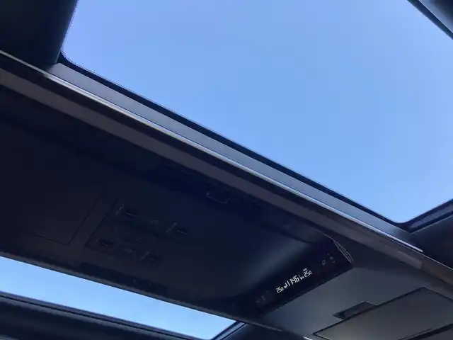 トヨタ ヴェルファイア ハイブリット Z プレミア 愛媛県 2023(令5)年 1.7万km ブラック メーカーオプションナビ/・フルセグTV/UBS/Bluetooth/置くだけ充電/全方位モニター/・バック/フロントカメラ/フリップダウンモニター/サンルーフ/両側パワースライドドア/ユニバーサルステップ/パワーバックドア/2列目電動サンシェード/デジタルインナーミラー/茶革シート/・D/Nパワーシート/・Dメモリーシート/・全席シートヒーター/エアーシート/・2列目電動リクライニング/オットマンシート/ステアリングヒーター/ETC2.0/パドルシフト/衝突軽減ブレーキ/レーンキープアシスト/レーダークルーズコントロール/クリアランスソナー/パーキングサポートブレーキ/ロードサインアシスタント/安心降車アシスト/アドバンスドパーキング/LEDオートライト/・オートハイビーム/ヘッドアップディスプレイ