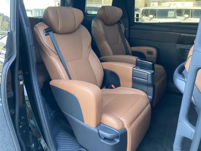 トヨタ ヴェルファイア ハイブリット Z プレミア 愛媛県 2023(令5)年 1.7万km ブラック メーカーオプションナビ/・フルセグTV/UBS/Bluetooth/置くだけ充電/全方位モニター/・バック/フロントカメラ/フリップダウンモニター/サンルーフ/両側パワースライドドア/ユニバーサルステップ/パワーバックドア/2列目電動サンシェード/デジタルインナーミラー/茶革シート/・D/Nパワーシート/・Dメモリーシート/・全席シートヒーター/エアーシート/・2列目電動リクライニング/オットマンシート/ステアリングヒーター/ETC2.0/パドルシフト/衝突軽減ブレーキ/レーンキープアシスト/レーダークルーズコントロール/クリアランスソナー/パーキングサポートブレーキ/ロードサインアシスタント/安心降車アシスト/アドバンスドパーキング/LEDオートライト/・オートハイビーム/ヘッドアップディスプレイ