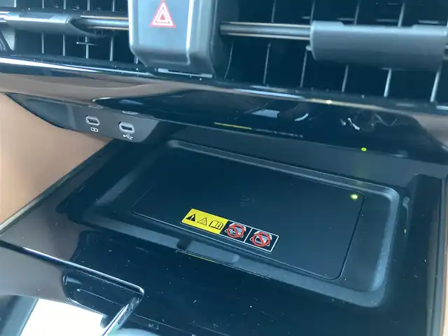 トヨタ ヴェルファイア ハイブリット Z プレミア 愛媛県 2023(令5)年 1.7万km ブラック メーカーオプションナビ/・フルセグTV/UBS/Bluetooth/置くだけ充電/全方位モニター/・バック/フロントカメラ/フリップダウンモニター/サンルーフ/両側パワースライドドア/ユニバーサルステップ/パワーバックドア/2列目電動サンシェード/デジタルインナーミラー/茶革シート/・D/Nパワーシート/・Dメモリーシート/・全席シートヒーター/エアーシート/・2列目電動リクライニング/オットマンシート/ステアリングヒーター/ETC2.0/パドルシフト/衝突軽減ブレーキ/レーンキープアシスト/レーダークルーズコントロール/クリアランスソナー/パーキングサポートブレーキ/ロードサインアシスタント/安心降車アシスト/アドバンスドパーキング/LEDオートライト/・オートハイビーム/ヘッドアップディスプレイ