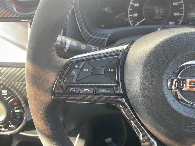 日産 ノート e－パワー ニスモ 三重県 2017(平29)年 4.8万km スーパーブラック 純正７型ナビ/全周囲カメラ/純正デジタルインナーミラー/コーナーセンサー/レーンキープアシスト/純正ＥＴＣ/スペアキー/ステアリングスイッチ/革巻きステアリング/ＮＩＳＭＯシート/ＬＥＤオートライト/フォグランプ/衝突被害軽減システム/電動格納ミラー/純正AW/禁煙車