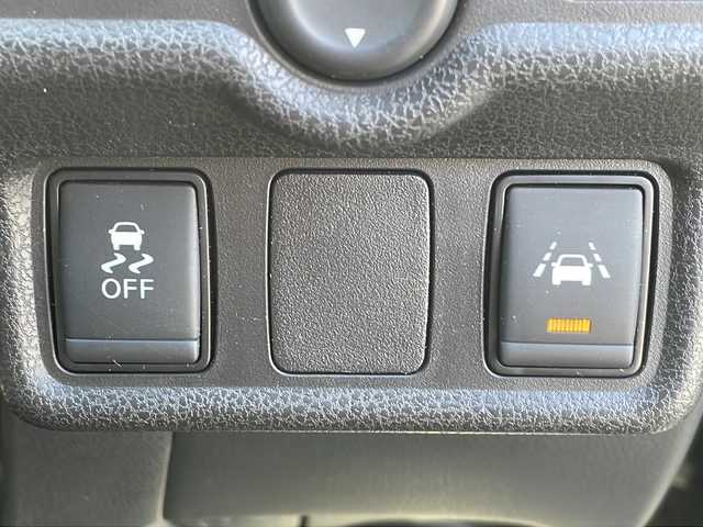 日産 ノート e－パワー ニスモ 三重県 2017(平29)年 4.8万km スーパーブラック 純正７型ナビ/全周囲カメラ/純正デジタルインナーミラー/コーナーセンサー/レーンキープアシスト/純正ＥＴＣ/スペアキー/ステアリングスイッチ/革巻きステアリング/ＮＩＳＭＯシート/ＬＥＤオートライト/フォグランプ/衝突被害軽減システム/電動格納ミラー/純正AW/禁煙車