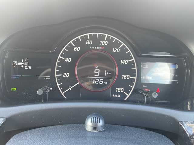 日産 ノート e－パワー ニスモ 三重県 2017(平29)年 4.8万km スーパーブラック 純正７型ナビ/全周囲カメラ/純正デジタルインナーミラー/コーナーセンサー/レーンキープアシスト/純正ＥＴＣ/スペアキー/ステアリングスイッチ/革巻きステアリング/ＮＩＳＭＯシート/ＬＥＤオートライト/フォグランプ/衝突被害軽減システム/電動格納ミラー/純正AW/禁煙車