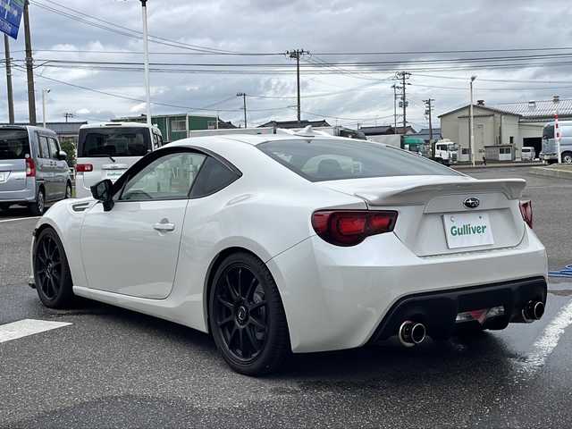 スバル ＢＲＺ S 静岡県 2012(平24)年 7.8万km サテンホワイトパール 社外SDナビ/（BT/CD/FM/AM/DVD/フルセグTV）/パドルシフト/MOMOシフトレバー/HKSマフラー/フロントエアロ/ハーフレザーシート/SSRアルミホイール/ETC/取扱説明書/保証書