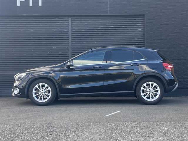 メルセデス・ベンツ ＧＬＡ１８０ 宮崎県 2017(平29)年 4.1万km コスモスブラック 純正ナビ/・Bluetooth /・フルセグテレビ/・CD/・DVD/・AppleCarPlay/バックカメラ/前後コーナーセンサー /レーダーセーフティパッケージ/・衝突軽減ブレーキ/・アダプティブクルーズコントロール/・レーンキープアシスト/・ブラインドスポットモニター/ハーフレザーシート /・D/N席シートヒーター /前方ドライブレコーダー /ETC/保証書/・取扱説明書/・スペアキー