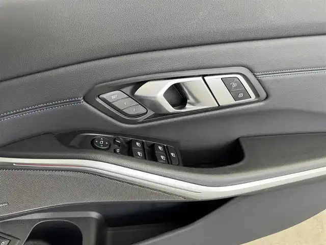 ＢＭＷ ３２０ｄ xDrive Mスポーツ 愛知県 2020(令2)年 10.1万km 青 純正ナビ　/（フルセグ/Bluetooth） /レーダークルーズコントロール　/パドルシフト　/全方位モニター　/衝突軽減システム　/ブラインドスポットモニター　/コーナーセンサー/レーンキープアシスト/電動リアゲート　/ハーフレザーシート　/前席シートヒーター　/運転席メモリーシート　/ワイヤレス充電　/ドライブレコーダー/ETC/純正AW　
