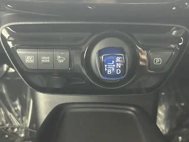 トヨタ プリウス Sツーリングセレクション 埼玉県 2019(平31)年 6.9万km アティチュードブラックマイカ 純正9インチナビ　CD DVD BT　フルセグ　HDMI　Bカメラ　ETC2.0　トヨタセーフティセンス　レーダークルコン　LEDオートライト　コーナーセンサー　