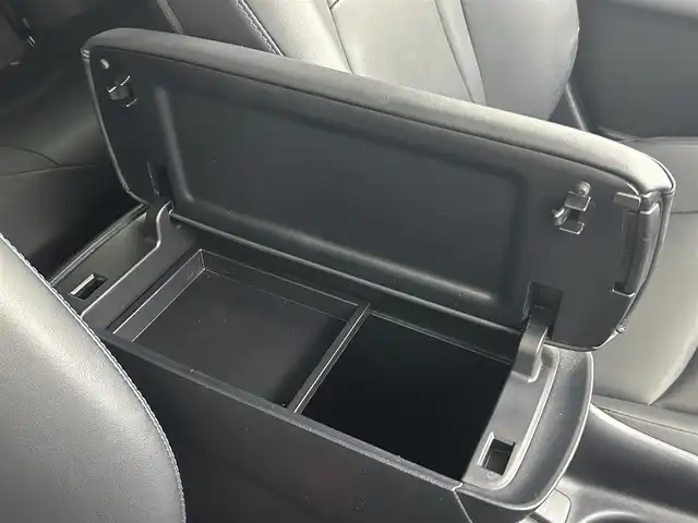 トヨタ プリウス Sツーリングセレクション 埼玉県 2019(平31)年 6.9万km アティチュードブラックマイカ 純正9インチナビ　CD DVD BT　フルセグ　HDMI　Bカメラ　ETC2.0　トヨタセーフティセンス　レーダークルコン　LEDオートライト　コーナーセンサー　