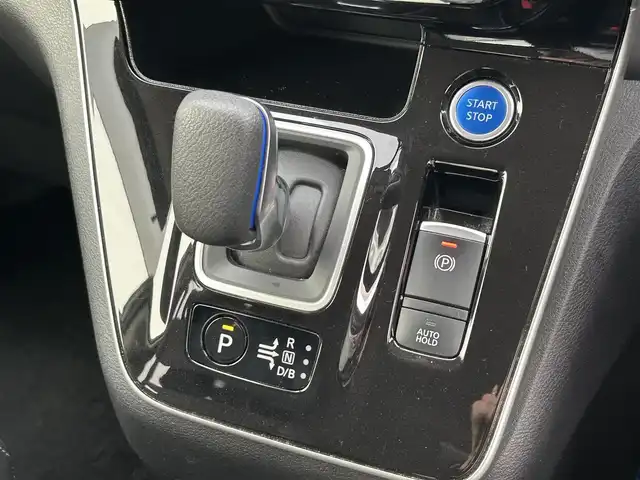 日産 セレナ マルチベッド e－パワー XV 京都府 2020(令2)年 5.4万km ダークメタルグレー  ワンオーナー/ ベッドキット/ 純正メモリナビ/　・フルセグTV/　・BTオーディオ/　・CD/DVD/BD再生/　・AM/FM/　・全方位カメラ/ プロパイロット/ 衝突軽減ブレーキ/ ブラインドスポットモニター/ 駐車支援/ 両側パワースライドドア/ ドライブレコーダー/ ETC/ ステリングリモコン/ 電動格納ミラー/ 純正フロアマット/ F/Rソナー/ LEDヘッドライト/ フォグライト/ 純正15インチアルミホイール/ ドアバイザー