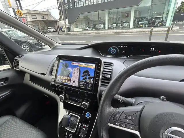 日産 セレナ マルチベッド e－パワー XV 京都府 2020(令2)年 5.4万km ダークメタルグレー  ワンオーナー/ ベッドキット/ 純正メモリナビ/　・フルセグTV/　・BTオーディオ/　・CD/DVD/BD再生/　・AM/FM/　・全方位カメラ/ プロパイロット/ 衝突軽減ブレーキ/ ブラインドスポットモニター/ 駐車支援/ 両側パワースライドドア/ ドライブレコーダー/ ETC/ ステリングリモコン/ 電動格納ミラー/ 純正フロアマット/ F/Rソナー/ LEDヘッドライト/ フォグライト/ 純正15インチアルミホイール/ ドアバイザー