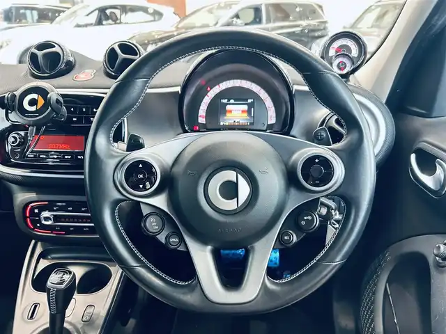 スマート ＭＣＣ スマート フォーフォー BRABUSスポーツ 大阪府 2019(平31)年 2.6万km 赤Ⅱ ガラスルーフ/黒革/シートヒーター/純正17インチAW/クリアラスソナー/ETC/ドラレコ/USB/AUX/Bluetooth/クルコン/パドルシフト