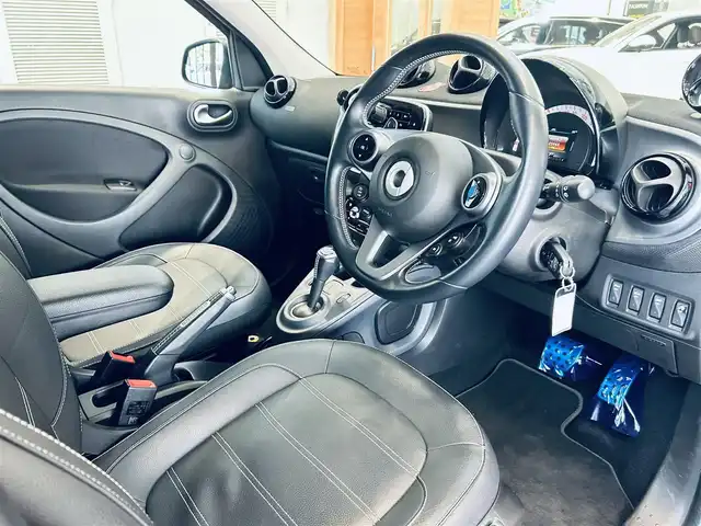 スマート ＭＣＣ スマート フォーフォー BRABUSスポーツ 大阪府 2019(平31)年 2.6万km 赤Ⅱ ガラスルーフ/黒革/シートヒーター/純正17インチAW/クリアラスソナー/ETC/ドラレコ/USB/AUX/Bluetooth/クルコン/パドルシフト