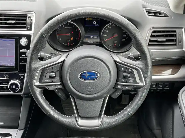 スバル アウトバック ベース 道央・札幌 2018(平30)年 5万km ワイルドネスグリーンM ４WD/純正ディーラーOPナビ/CD/DVD/BT/フルセグ/衝突被害軽減ブレーキ/横滑り防止装置/レーダークルーズコントロール/レーンキープアシスト/ヒルスタートアシスト/リヤパーキングセンサー/ブラインドスポットモニター/バック/サイド/フロントカメラ/ビルトインETC/ドライブレコーダー/X-MODE/SI-DRIVE/アイドリングストップ/パワーバックドア/前席パワーシート/D席メモリーシート/全席シートヒーター/革巻きステアリング/ステアリングリモコン/パドルシフト/ハンドルヒーター/電動パーキング/自動防眩ミラー/プッシュスタート/スマートキー/LEDヘッドライト/オートライト/フォグランプ/電動格納ミラー/ヒーテッドドアミラー/ウィンカーミラー/純正フロアマット/ドアバイザー/スペアキー