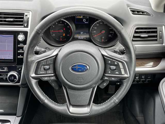 スバル アウトバック ベース 道央・札幌 2018(平30)年 5万km ワイルドネスグリーンM ４WD/純正ディーラーOPナビ/CD/DVD/BT/フルセグ/衝突被害軽減ブレーキ/横滑り防止装置/レーダークルーズコントロール/レーンキープアシスト/ヒルスタートアシスト/リヤパーキングセンサー/ブラインドスポットモニター/バック/サイド/フロントカメラ/ビルトインETC/ドライブレコーダー/X-MODE/SI-DRIVE/アイドリングストップ/パワーバックドア/前席パワーシート/D席メモリーシート/全席シートヒーター/革巻きステアリング/ステアリングリモコン/パドルシフト/ハンドルヒーター/電動パーキング/自動防眩ミラー/プッシュスタート/スマートキー/LEDヘッドライト/オートライト/フォグランプ/電動格納ミラー/ヒーテッドドアミラー/ウィンカーミラー/純正フロアマット/ドアバイザー/スペアキー