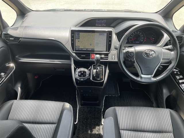 トヨタ ヴォクシー ZS 煌 福岡県 2018(平30)年 9.4万km ブラック 横滑り防止機能/盗難防止/衝突被害軽減ブレーキ/オートマチックハイビーム/ドラレコ/Bカメ/ACC/純正ナビ/Bluetooth/CD/USB/HDMI/SD/フルセグTV/ビルトインETC/純正フロアマット/純正AW/ウォークスルー/3列シート/両側パワースライドドア/WAC/Dualエアコン/ECOmode