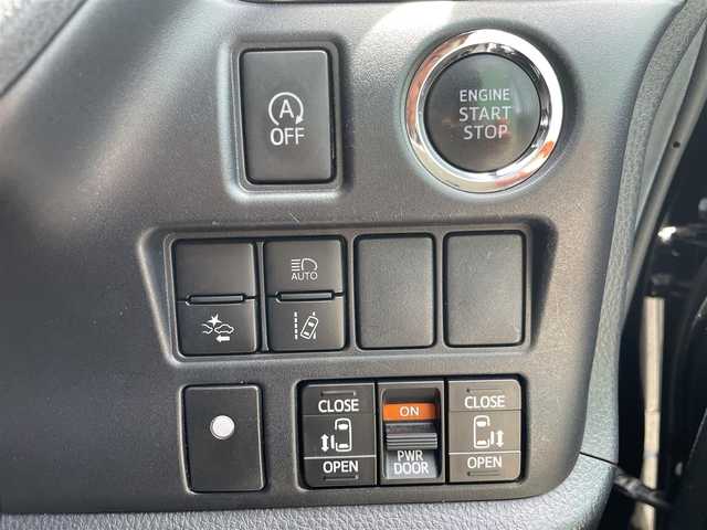 トヨタ ヴォクシー ZS 煌 福岡県 2018(平30)年 9.4万km ブラック 横滑り防止機能/盗難防止/衝突被害軽減ブレーキ/オートマチックハイビーム/ドラレコ/Bカメ/ACC/純正ナビ/Bluetooth/CD/USB/HDMI/SD/フルセグTV/ビルトインETC/純正フロアマット/純正AW/ウォークスルー/3列シート/両側パワースライドドア/WAC/Dualエアコン/ECOmode