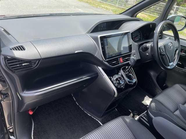 トヨタ ヴォクシー ZS 煌 福岡県 2018(平30)年 9.4万km ブラック 横滑り防止機能/盗難防止/衝突被害軽減ブレーキ/オートマチックハイビーム/ドラレコ/Bカメ/ACC/純正ナビ/Bluetooth/CD/USB/HDMI/SD/フルセグTV/ビルトインETC/純正フロアマット/純正AW/ウォークスルー/3列シート/両側パワースライドドア/WAC/Dualエアコン/ECOmode