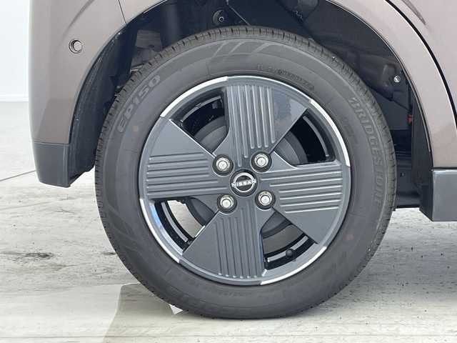 日産 サクラ X 愛知県 2024(令6)年 0.5万km アッシュブラウンM 純正ディスプレイオーディオ/・Bluetooth/・AppleCarPlay/・AndroidAuto/・HDMI/アラウンドビューモニター/プッシュスタート/電動パーキング/オートホールド機能/電動格納ミラー/純正フロアマット/オートライト/LEDヘッドライト/コーナーセンサー/純正14インチアルミホイール/エマージェンシーブレーキ/LDW（車線逸脱警報）
