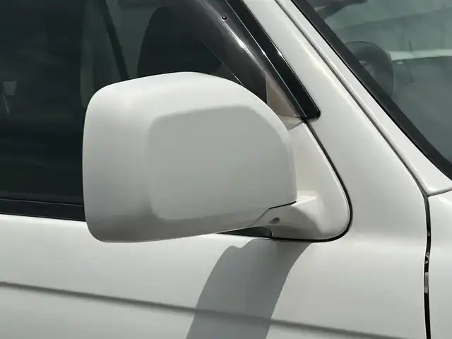トヨタ ハイラックス サーフ SSR－G ワイド 福島県 2002(平14)年 11.7万km ホワイト/シルバーM ４ＷＤ/Ｃａｒｒｏｚｚｅｒｉａオーディオ/・ＣＤ/・ＡＭ/・ＦＭ/・音楽再生（USB接続）/オートエアコン/バックドアガラス開閉/ＡＣ１００Ｖ/ハロゲンヘッドライト/純正フロアマット/純正ドアバイザー/Ｗエアバック/スペアキー