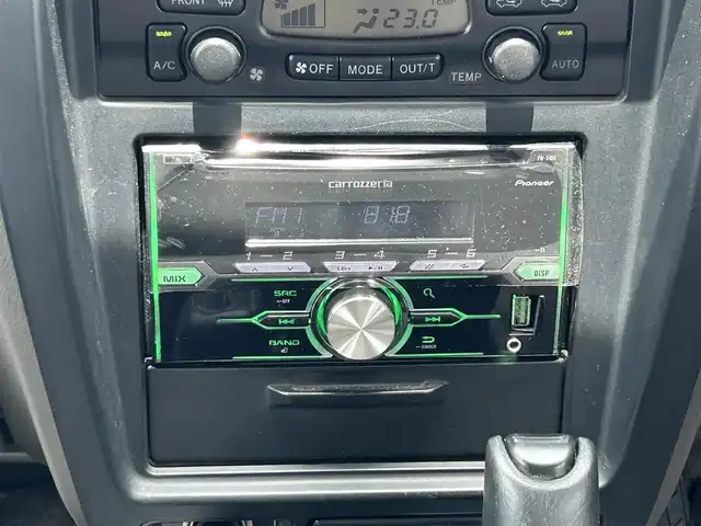 トヨタ ハイラックス サーフ SSR－G ワイド 福島県 2002(平14)年 11.7万km ホワイト/シルバーM ４ＷＤ/Ｃａｒｒｏｚｚｅｒｉａオーディオ/・ＣＤ/・ＡＭ/・ＦＭ/・音楽再生（USB接続）/オートエアコン/バックドアガラス開閉/ＡＣ１００Ｖ/ハロゲンヘッドライト/純正フロアマット/純正ドアバイザー/Ｗエアバック/スペアキー