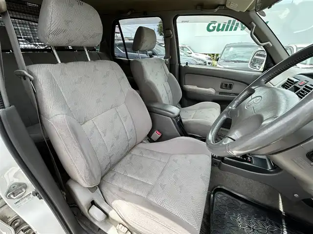 トヨタ ハイラックス サーフ SSR－G ワイド 福島県 2002(平14)年 11.7万km ホワイト/シルバーM ４ＷＤ/Ｃａｒｒｏｚｚｅｒｉａオーディオ/・ＣＤ/・ＡＭ/・ＦＭ/・音楽再生（USB接続）/オートエアコン/バックドアガラス開閉/ＡＣ１００Ｖ/ハロゲンヘッドライト/純正フロアマット/純正ドアバイザー/Ｗエアバック/スペアキー