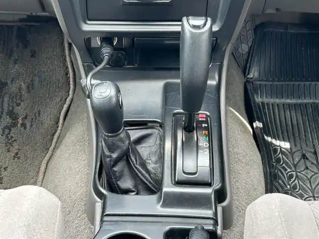 トヨタ ハイラックス サーフ SSR－G ワイド 福島県 2002(平14)年 11.7万km ホワイト/シルバーM ４ＷＤ/Ｃａｒｒｏｚｚｅｒｉａオーディオ/・ＣＤ/・ＡＭ/・ＦＭ/・音楽再生（USB接続）/オートエアコン/バックドアガラス開閉/ＡＣ１００Ｖ/ハロゲンヘッドライト/純正フロアマット/純正ドアバイザー/Ｗエアバック/スペアキー