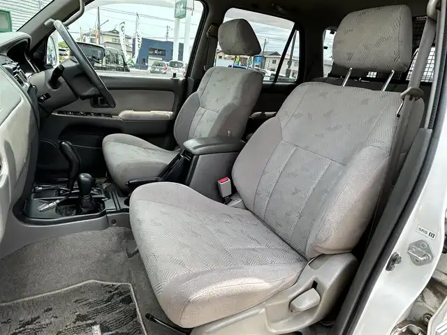 トヨタ ハイラックス サーフ SSR－G ワイド 福島県 2002(平14)年 11.7万km ホワイト/シルバーM ４ＷＤ/Ｃａｒｒｏｚｚｅｒｉａオーディオ/・ＣＤ/・ＡＭ/・ＦＭ/・音楽再生（USB接続）/オートエアコン/バックドアガラス開閉/ＡＣ１００Ｖ/ハロゲンヘッドライト/純正フロアマット/純正ドアバイザー/Ｗエアバック/スペアキー